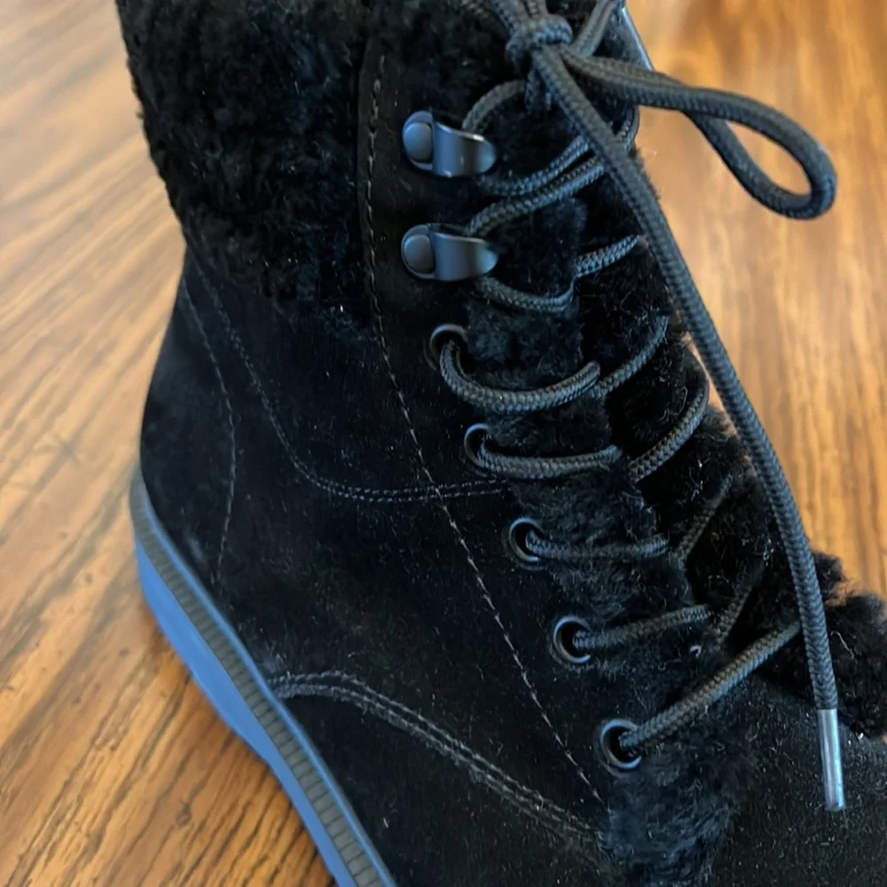 Water Repellent Shearling Fur Vince Hayes 2 Lace-up Hiker Boots Size 6.